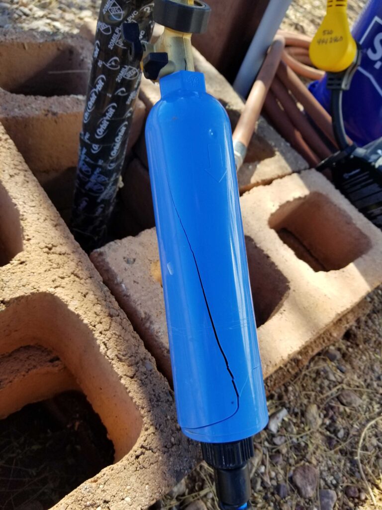 Water filter cracked by cold